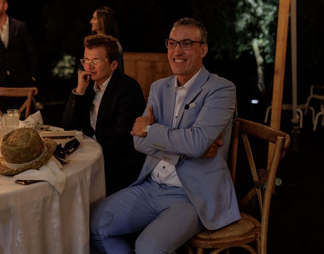 Thibaud est un restaurateur français passionné qui a décidé de tout quitter pour vivre son rêve américain.